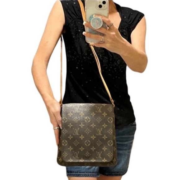 Authentic Louis Vuitton Musette Salsa - Picture 2 of 10